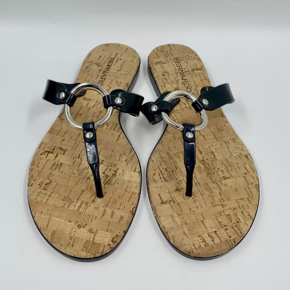 Bernardo Jelly Thong Sandals in Black/Cork/Silvertone Size 10